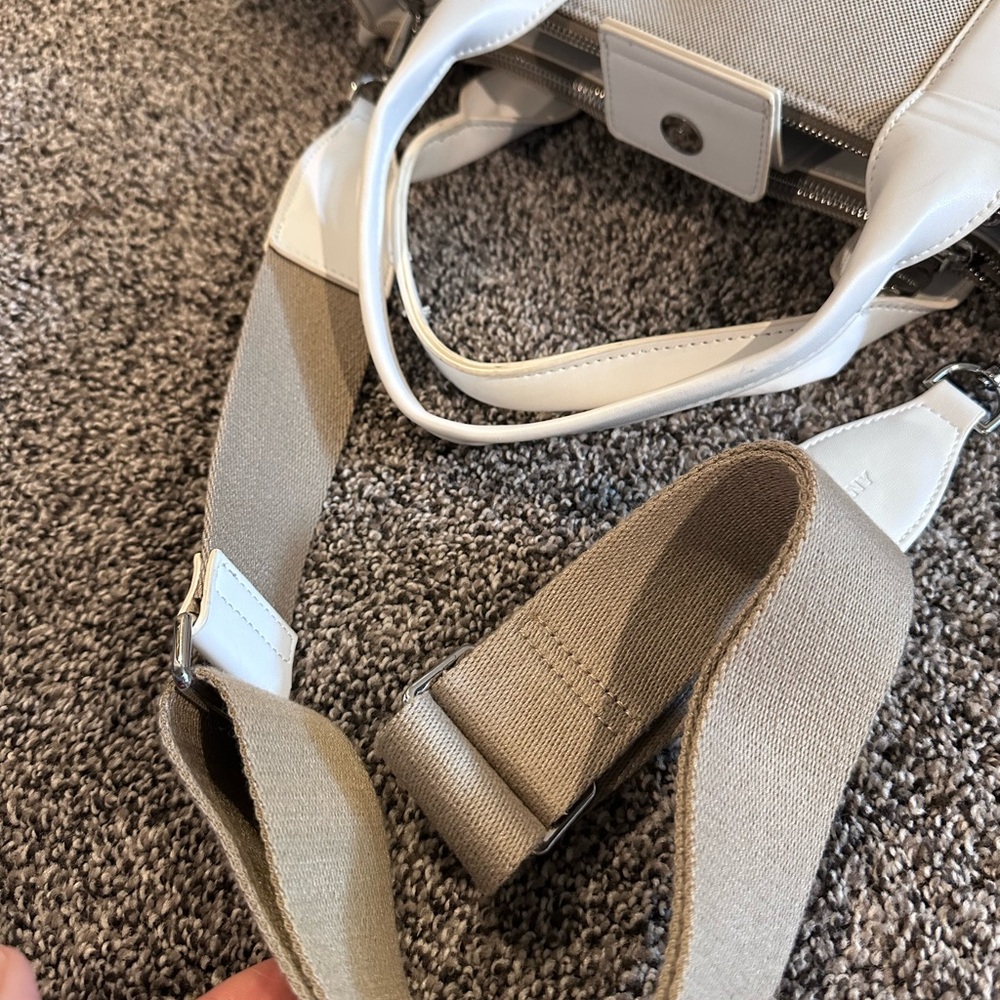 DKNY Tan and White Tote Bag - Picture 15 of 17